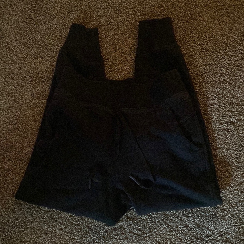 Lulu sweat pants crop. Good used condition. A tad faded but zero flaws (joggers)